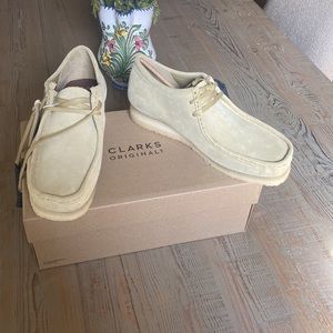 Clark’s Original Wallabee Shoes. 10.5 US, 9.5UK, 44EU. Maple Suede. Brand new.